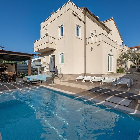 Villa Castagna Near The Sea With Private Pool And Sauna Premantura Buitenkant foto