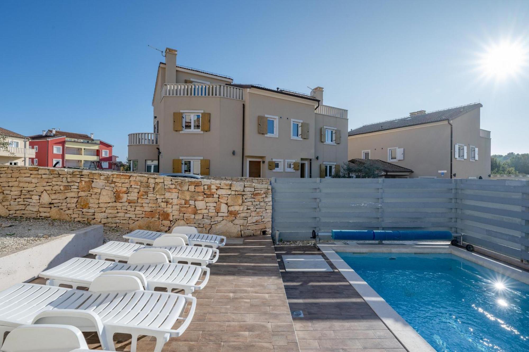 Villa Castagna Near The Sea With Private Pool And Sauna Premantura Buitenkant foto