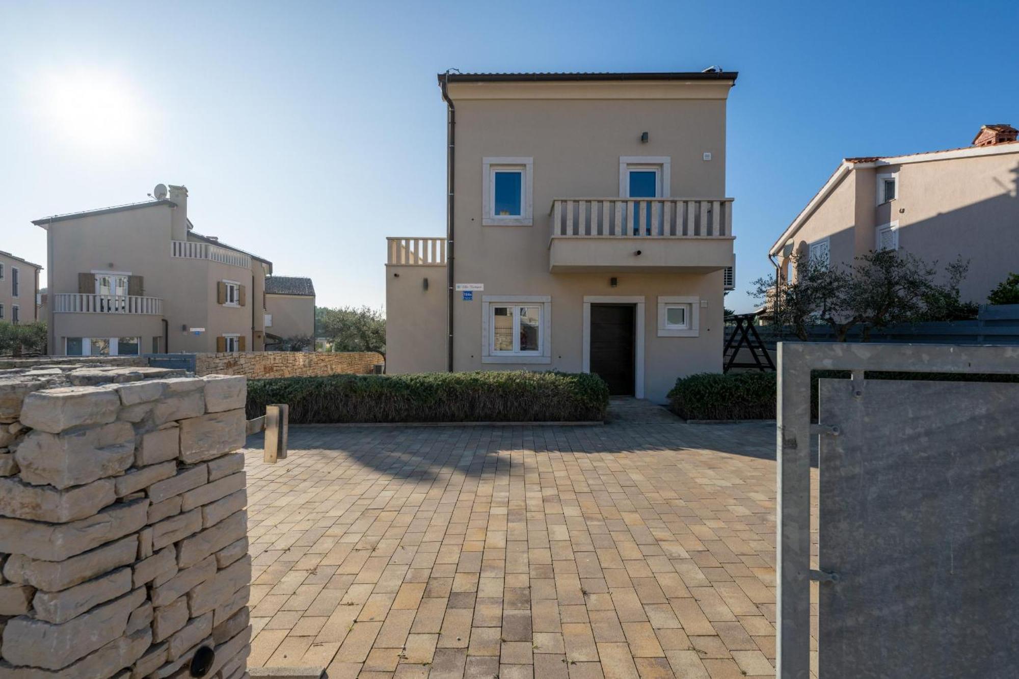 Villa Castagna Near The Sea With Private Pool And Sauna Premantura Buitenkant foto
