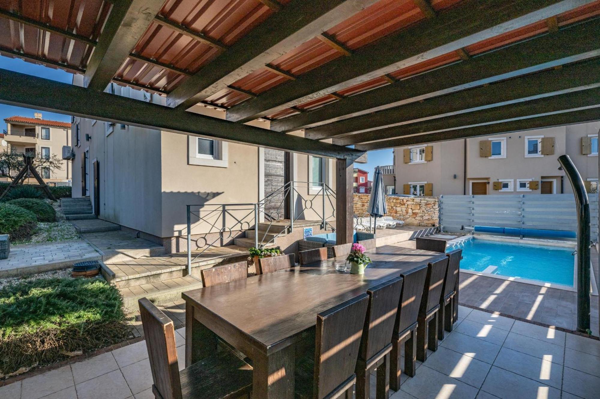 Villa Castagna Near The Sea With Private Pool And Sauna Premantura Buitenkant foto