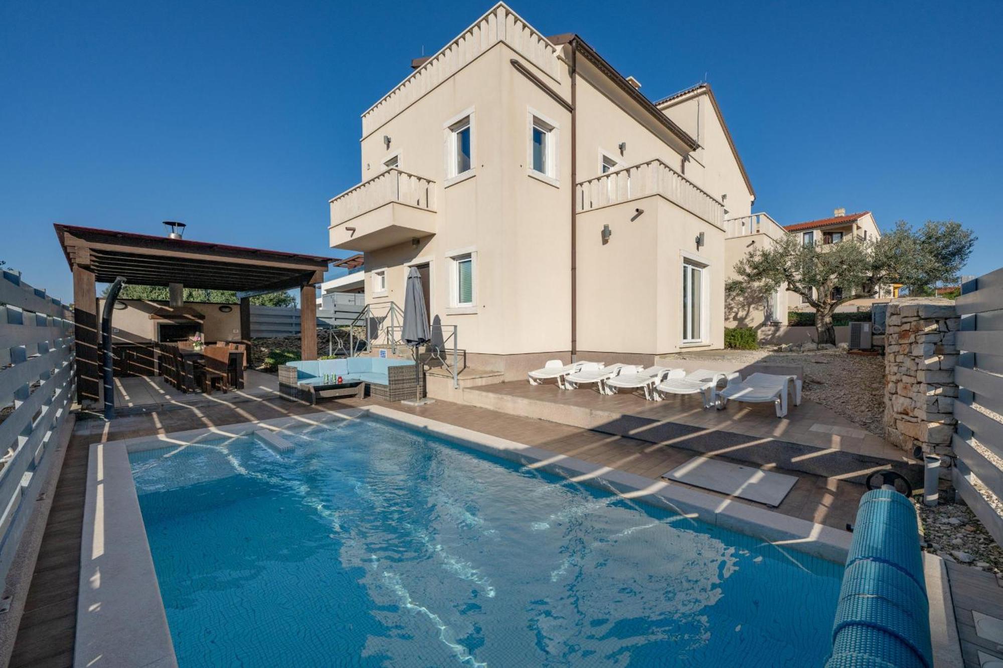 Villa Castagna Near The Sea With Private Pool And Sauna Premantura Buitenkant foto