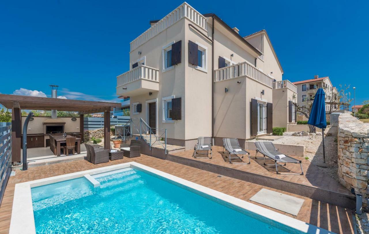 Villa Castagna Near The Sea With Private Pool And Sauna Premantura Buitenkant foto