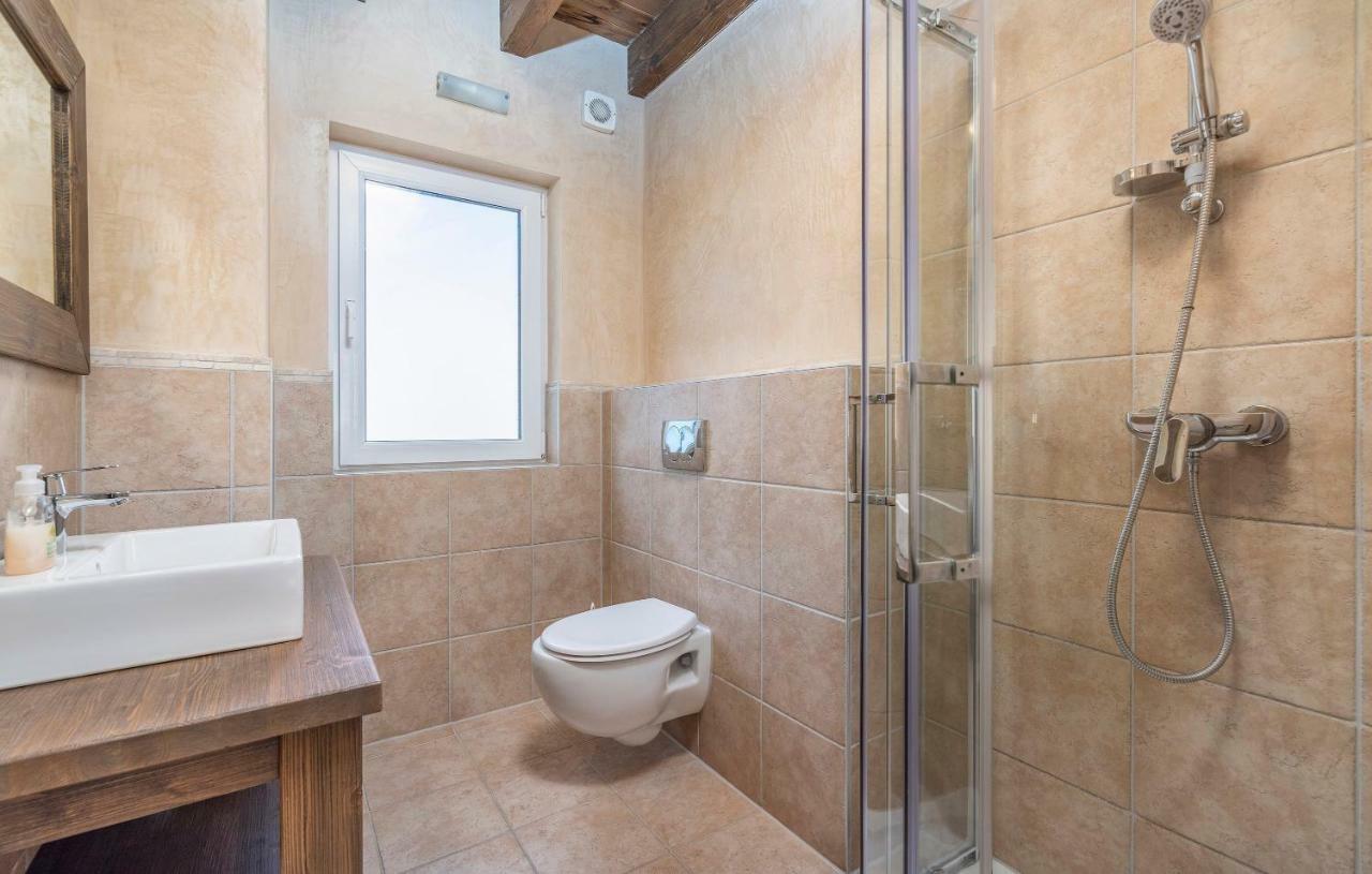 Villa Castagna Near The Sea With Private Pool And Sauna Premantura Buitenkant foto