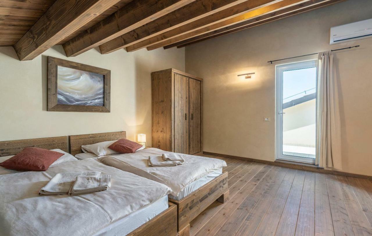 Villa Castagna Near The Sea With Private Pool And Sauna Premantura Buitenkant foto