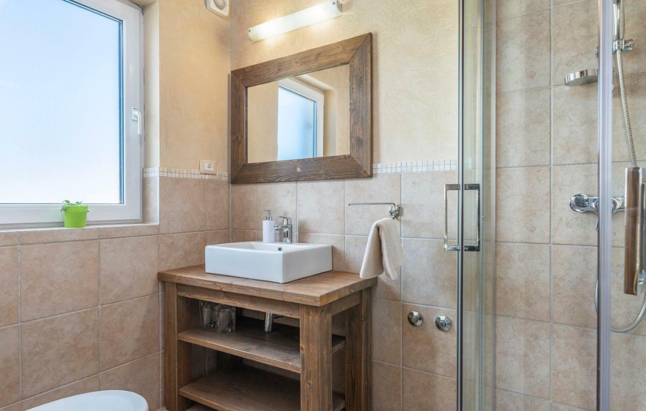 Villa Castagna Near The Sea With Private Pool And Sauna Premantura Buitenkant foto